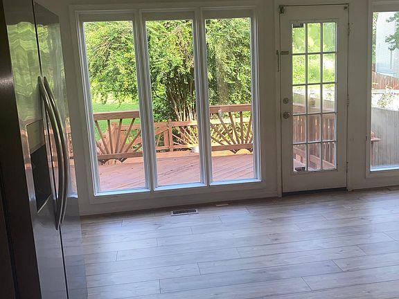 5th image of 302 Sunny Hill Ct