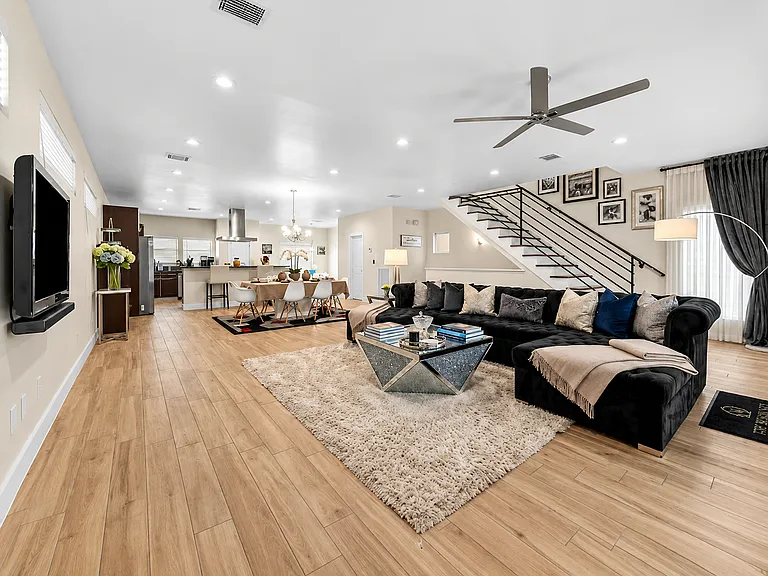 3045 Clinton Dr — Photo 2
