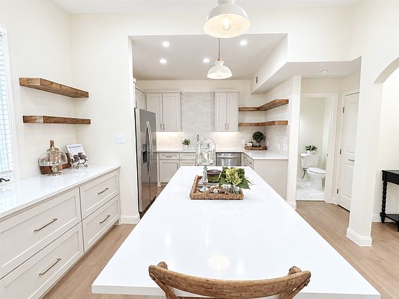 5th image of 4040 Avondale Ave APT 105