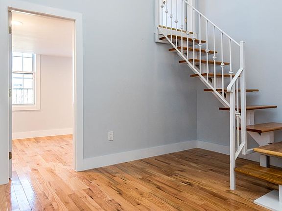 5th image of 179 Stanhope St APT 3R