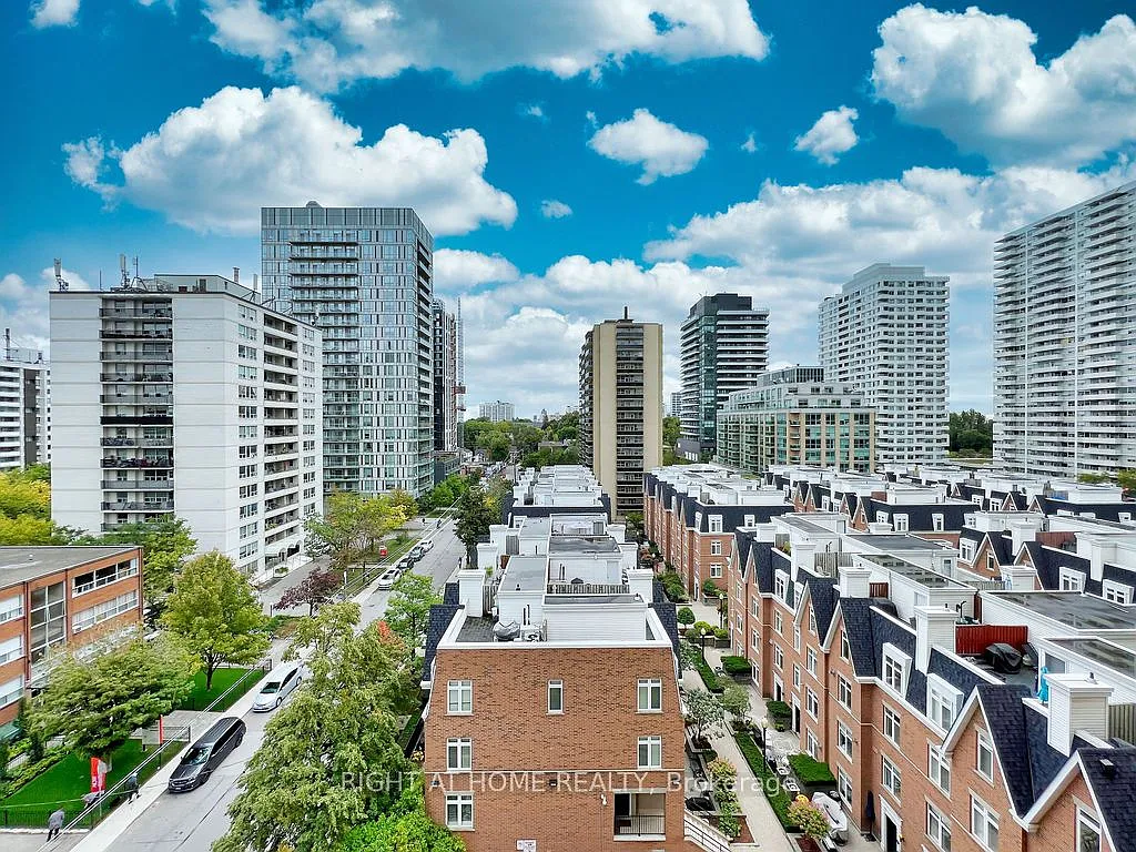 Building Photo - 123 Eglinton Ave E #905