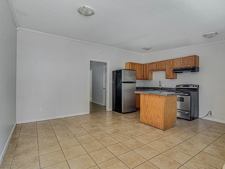 304 E Mitchell St — Photo 22