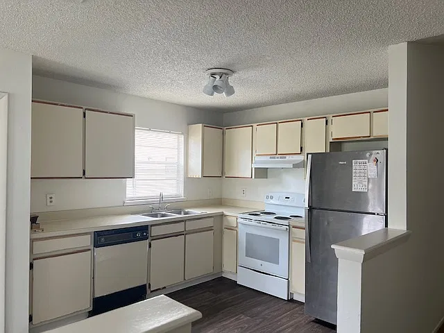 2 bed, 1100 sqft, $1,500 — Photo 2