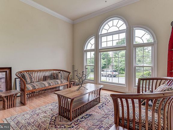 5th image of 615 Oak Knoll Ter