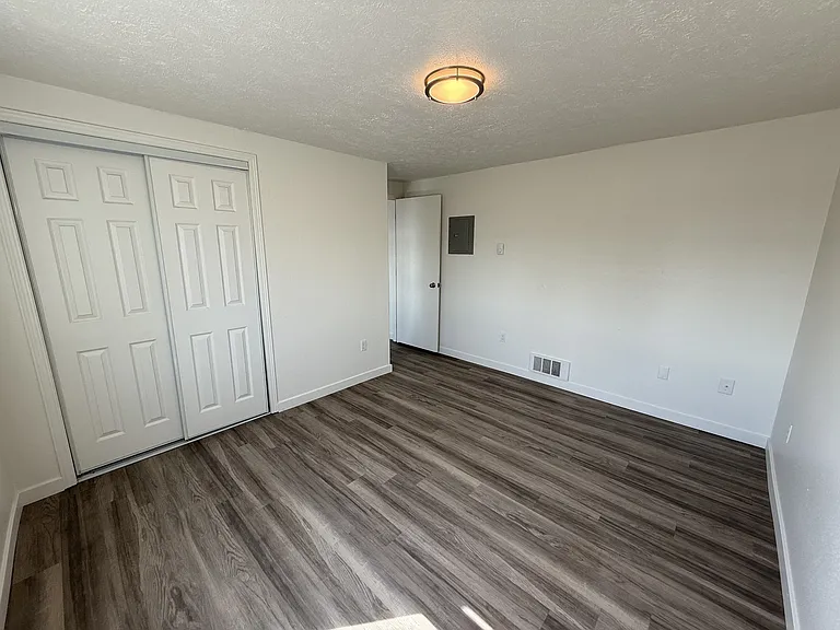 1231 2nd Streetwebster Apartments — Photo 4