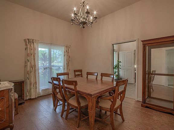 2nd image of 601 Lupine Ln