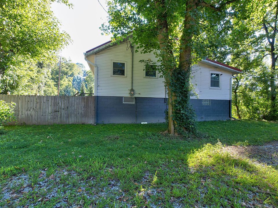 28th image of 148 Hidden Grove Ln