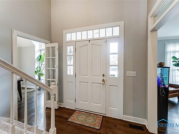 3rd image of 454 Wellington Pl