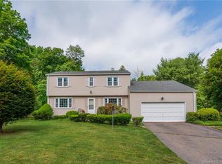 5 Mountain Brook Rd, West Hartford, CT 06117