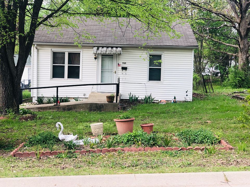 1st image of 705 School Ave