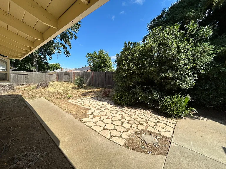 9471 Queen Oak Ct — Photo 16