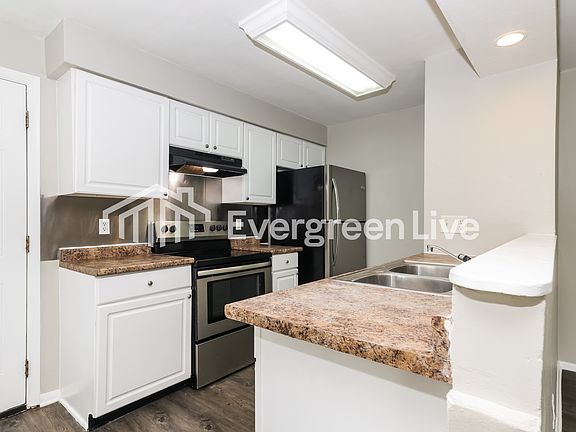 5th image of 733 Chandler Dr
