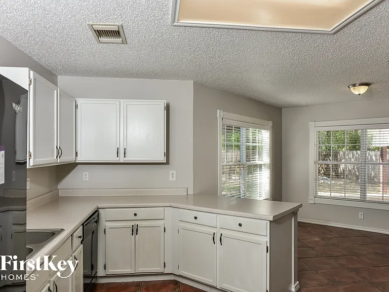 13391 Greenstone — Photo 5