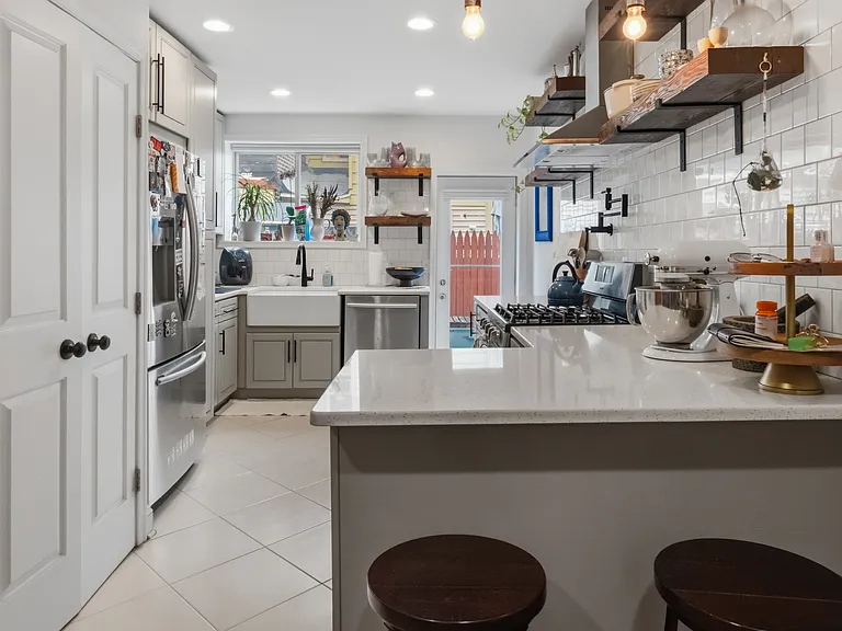819 Tasker St — Photo 5