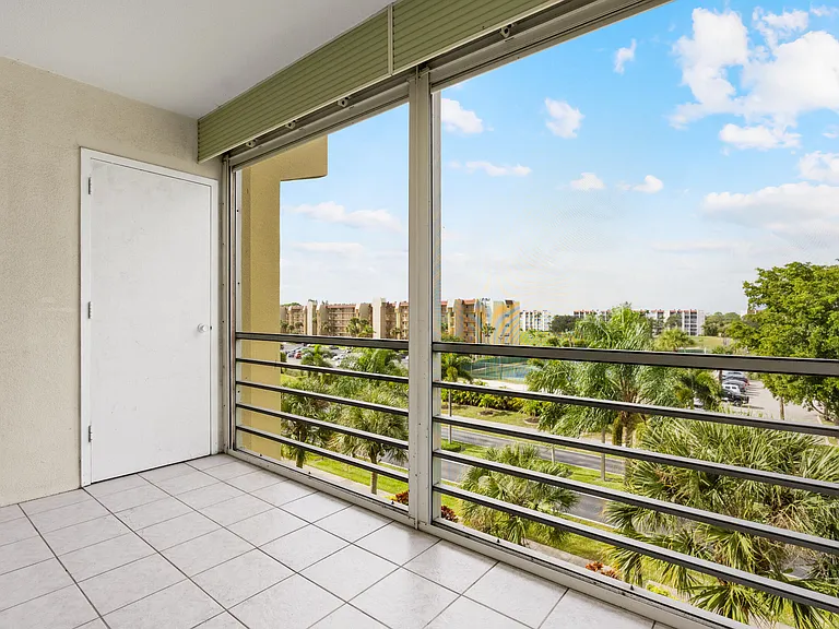 3590 Via Poinciana #510 — Photo 15
