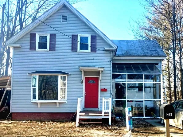 28 Mount Pleasant Avenue, Skowhegan, ME 04976