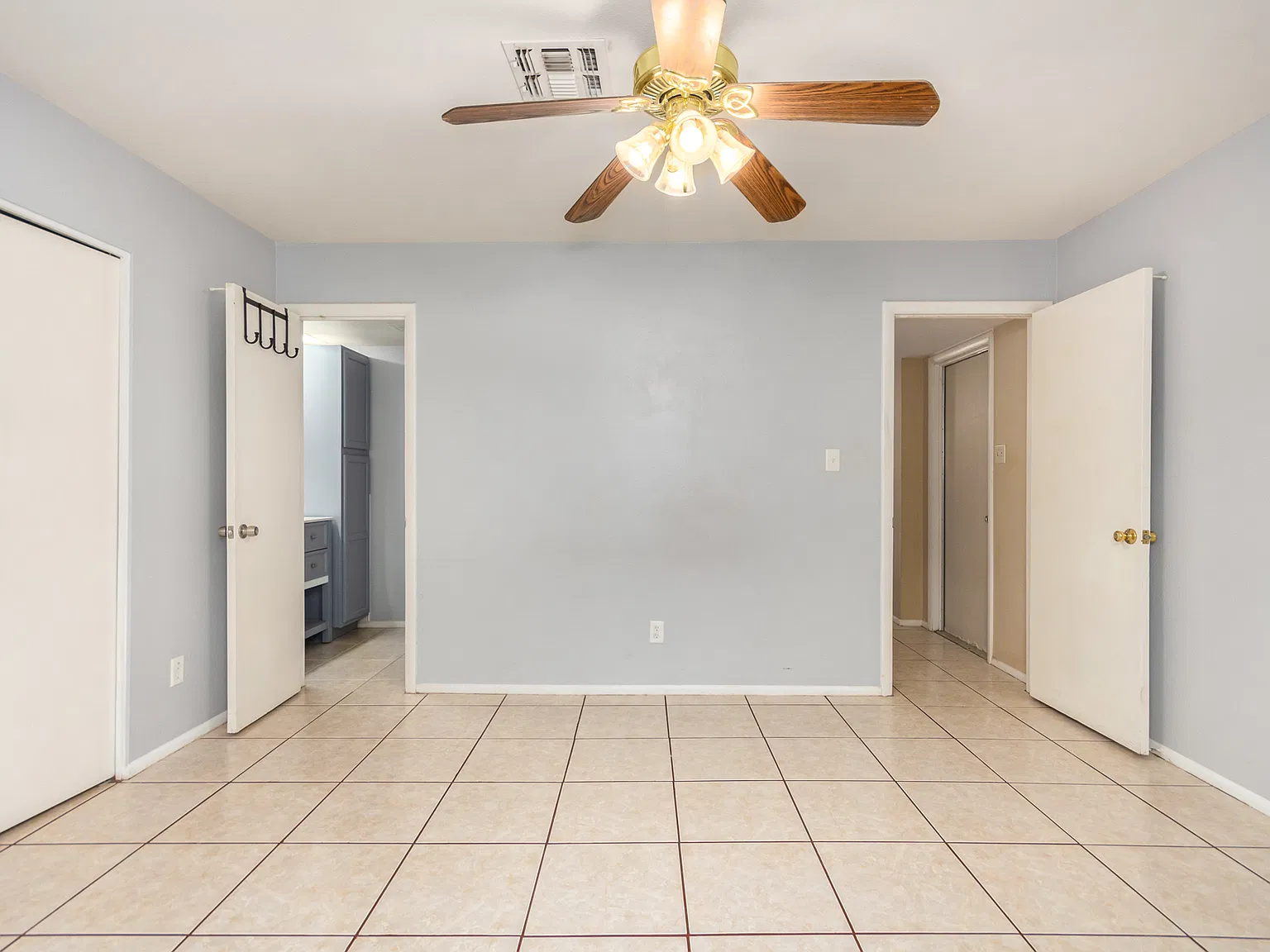 3 bed, 1257 sqft, $1,950 — Photo 3
