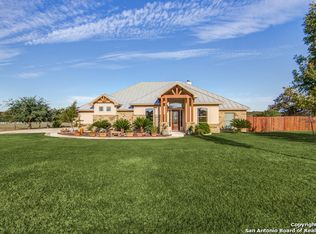 217 Abrego Lake Dr, Floresville, TX 78114