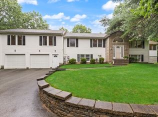1 Savel Ln, Sharon, MA 02067