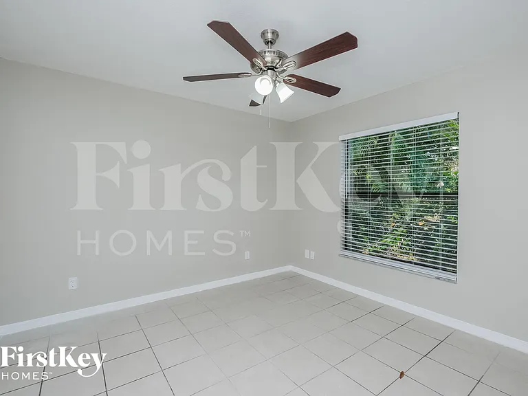 906 Hart St — Photo 11