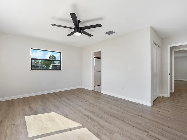 4003 S Indian River Dr — Photo 19