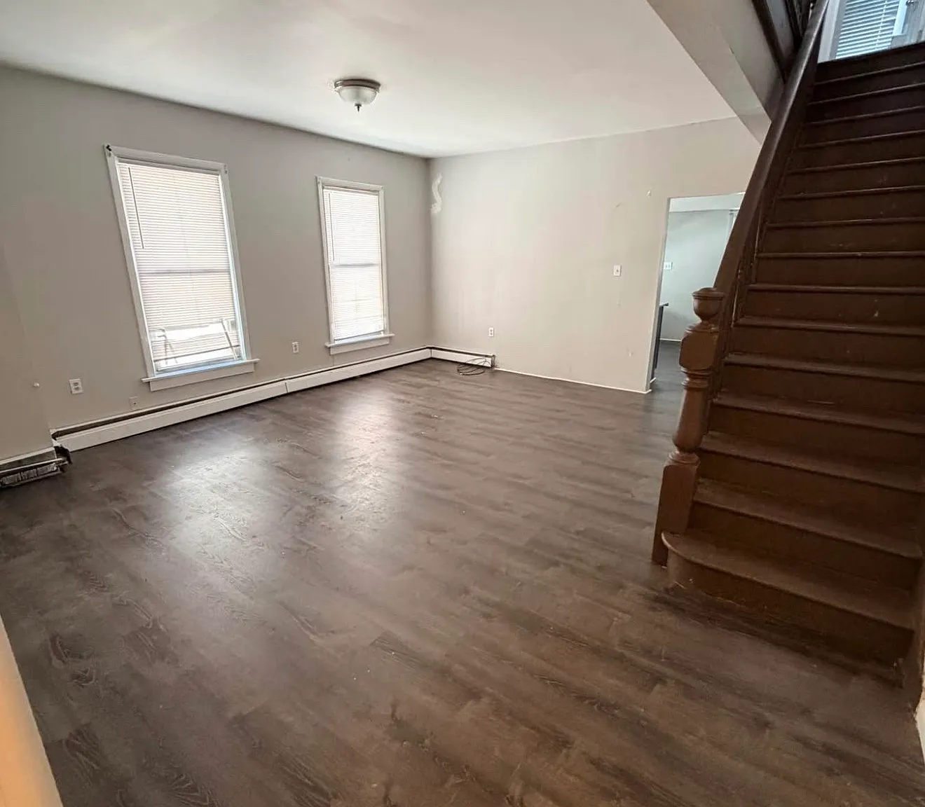 5 bed, 2.5 bath, $2,500 — Photo 2