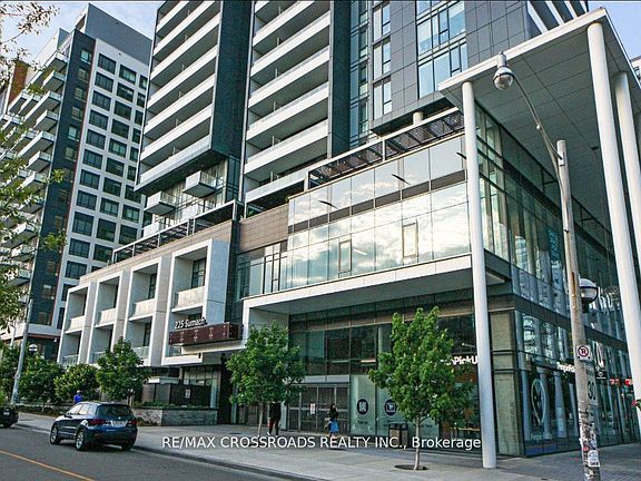 3rd image of 225 Sumach St #808