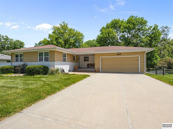 3rd image of 3609 Armbrust Dr