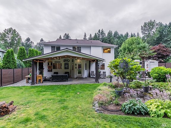 5th image of 11905 216th Avenue Ct E