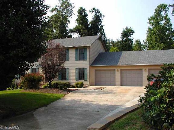 2nd image of 203 Stafford Oak Dr