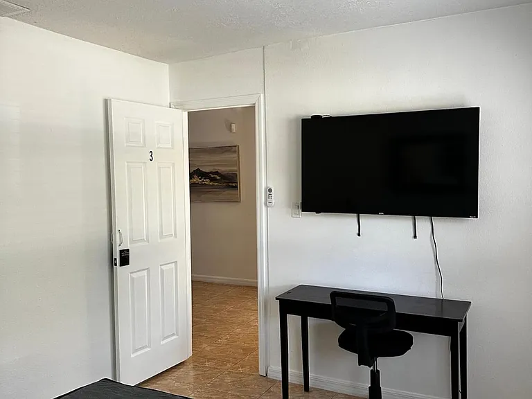 2721 Raeford Rd #3 — Photo 6