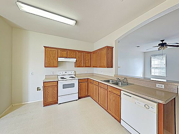 3rd image of 10636 Vista Heights Blvd
