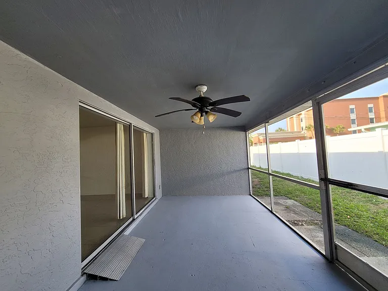 702 SE 47th St #3 — Photo 11