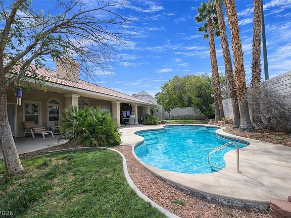4th image of 1505 Ten Palms Ct
