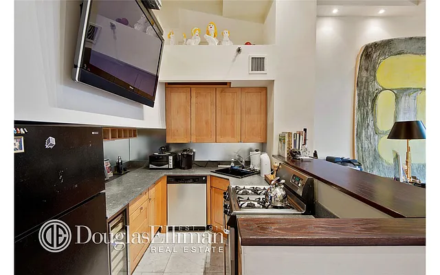 Sold by Douglas Elliman | media 25