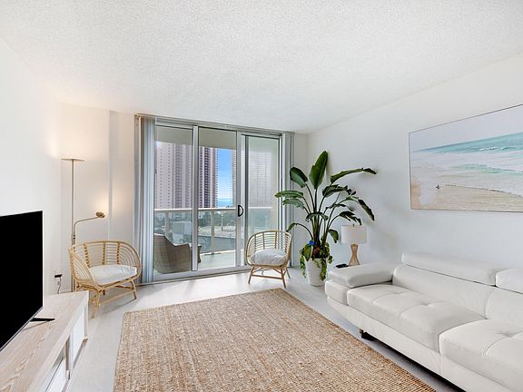 4th image of 19370 Collins Ave APT 1227