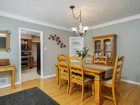 4th image of 1504 E Glen Arbor St