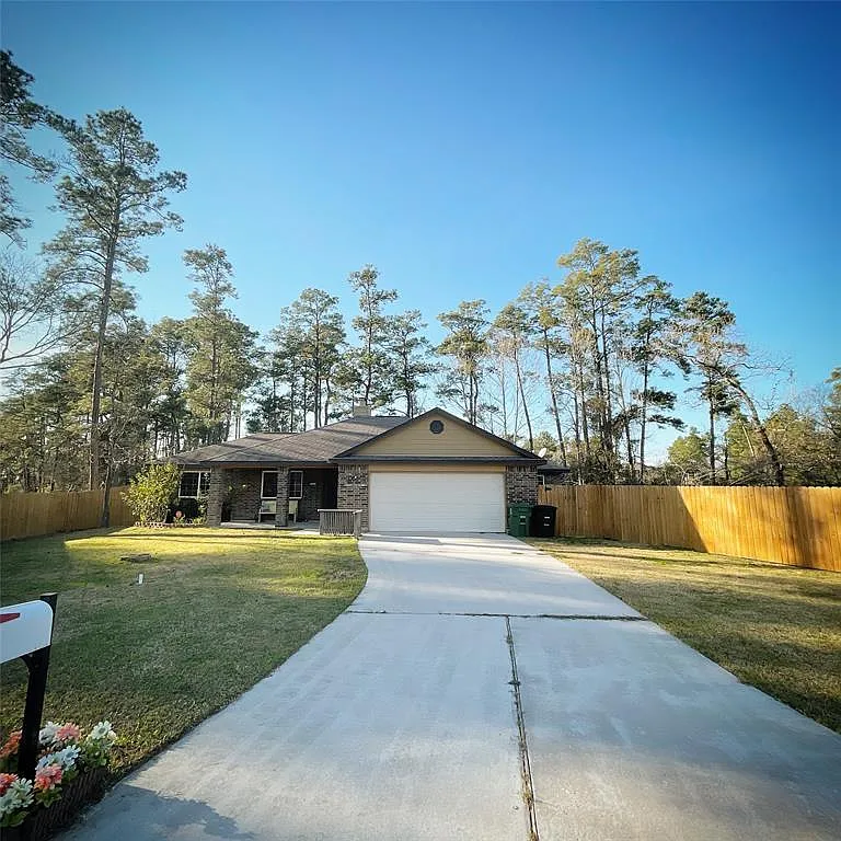 3 bed, 1258 sqft, $1,800 — Photo 1