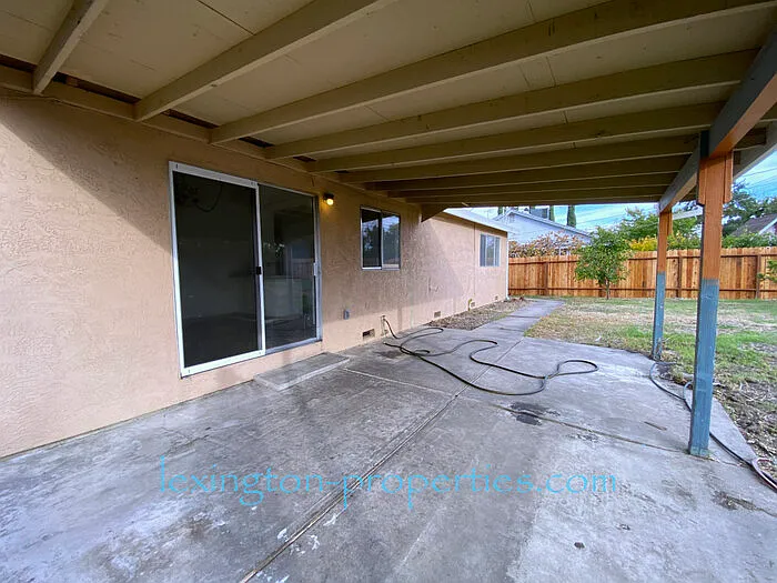 3232 Scotland Dr — Photo 9