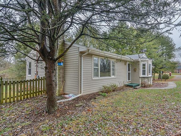 3rd image of 1207 Woodmont Dr