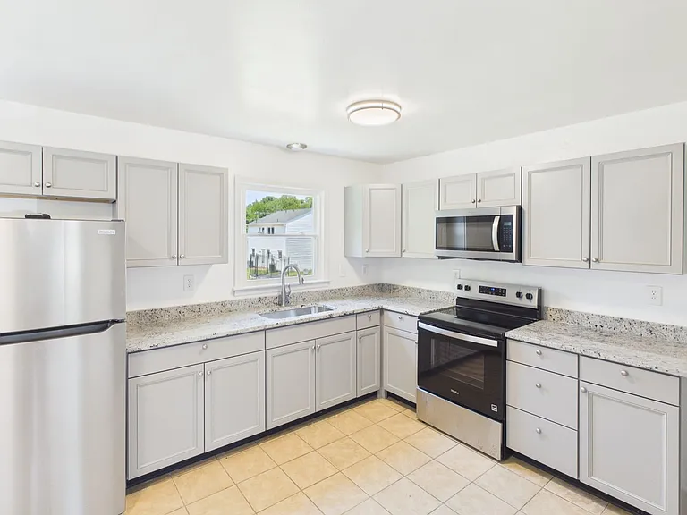 2305 Poplar St #B — Photo 8