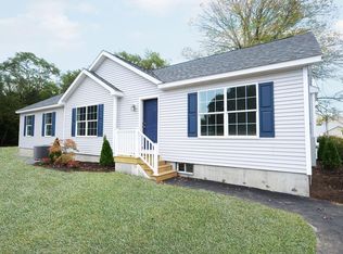 1 Sandy Hill Rd, Raynham, MA 02767