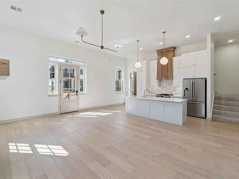 18835 Selah Way — Photo 17
