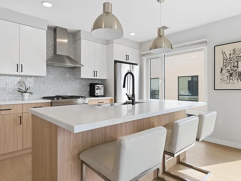 457 W Broadway #506 — Photo 9