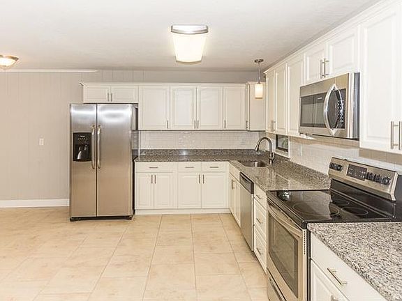 5th image of 644 Lorraine Cir