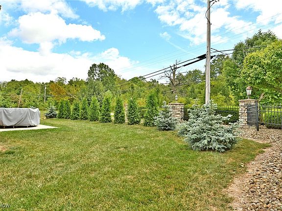 3rd image of 2080 Briarwood Ct