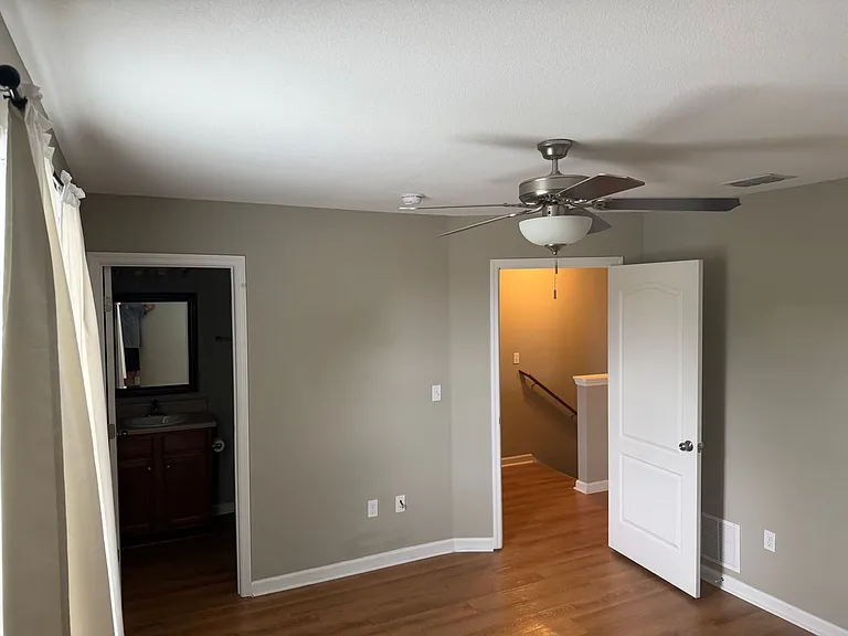 1930 Durham Ave — Photo 11