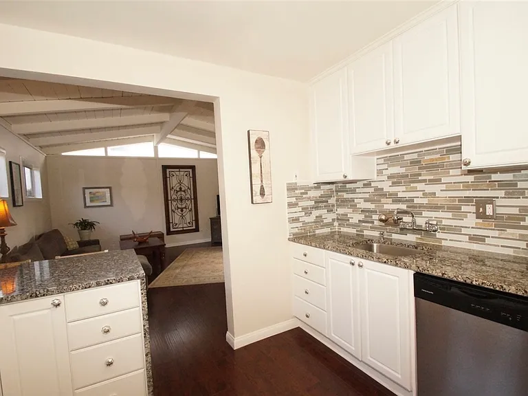 2711 Magnolia Ave — Photo 5