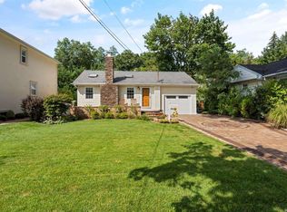 103 Burnham Ave, Roslyn Heights, NY