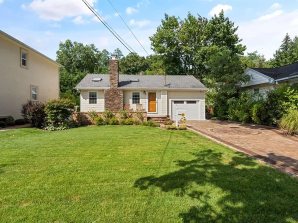 103 Burnham Avenue, Roslyn Heights, NY 11577